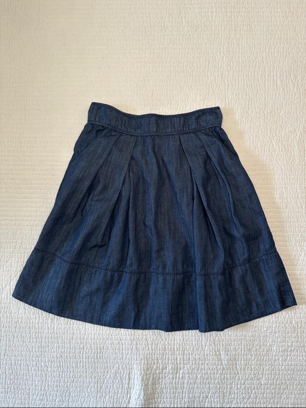 BB Dakota Blue Denim Pleated Skirt Size 6 100% cotton.